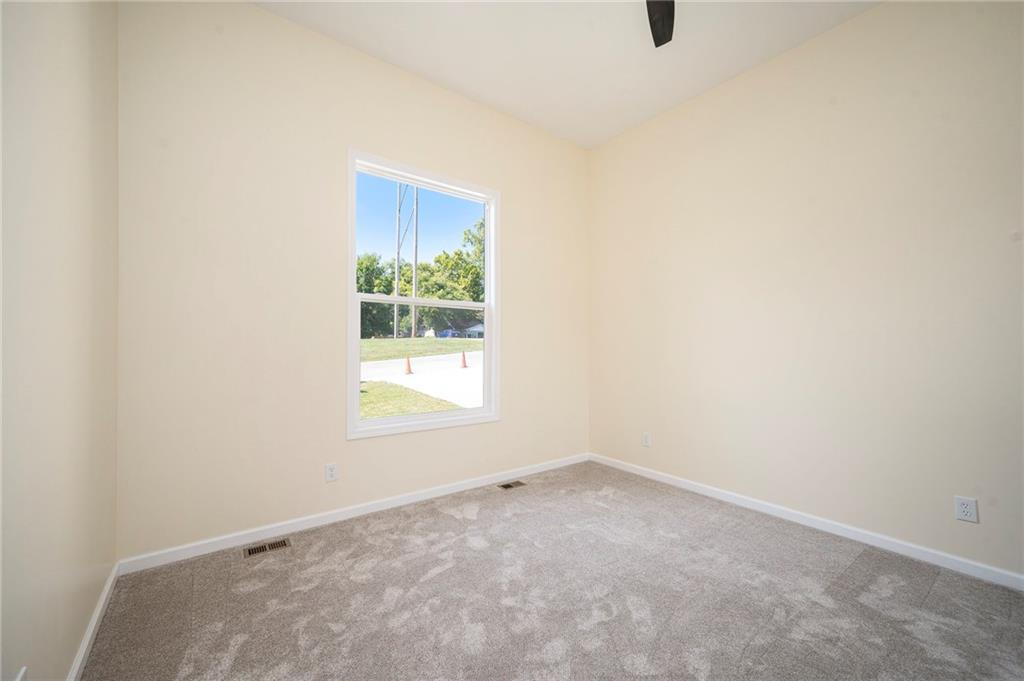 3711 N Wayne Avenue Property Photo 20