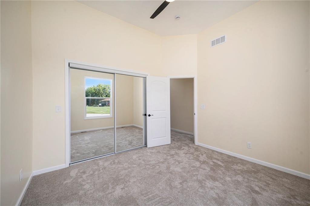 3711 N Wayne Avenue Property Photo 21