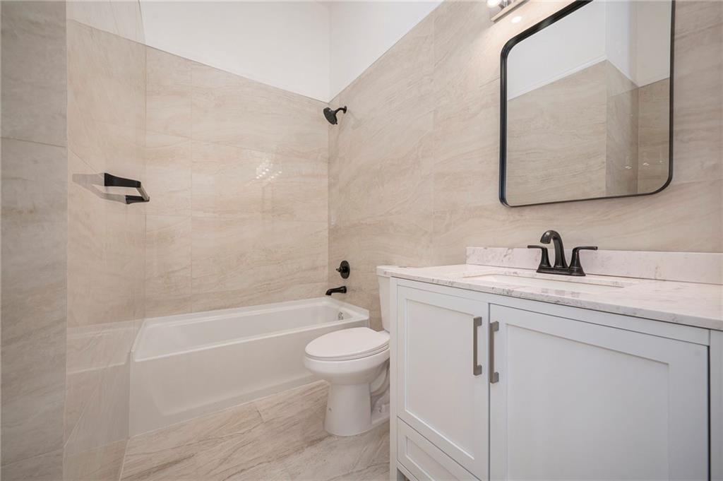 3711 N Wayne Avenue Property Photo 22