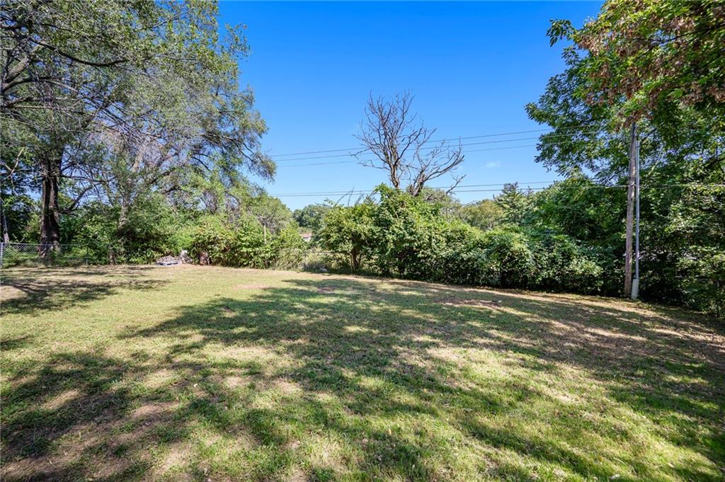 3711 N Wayne Avenue Property Photo 27