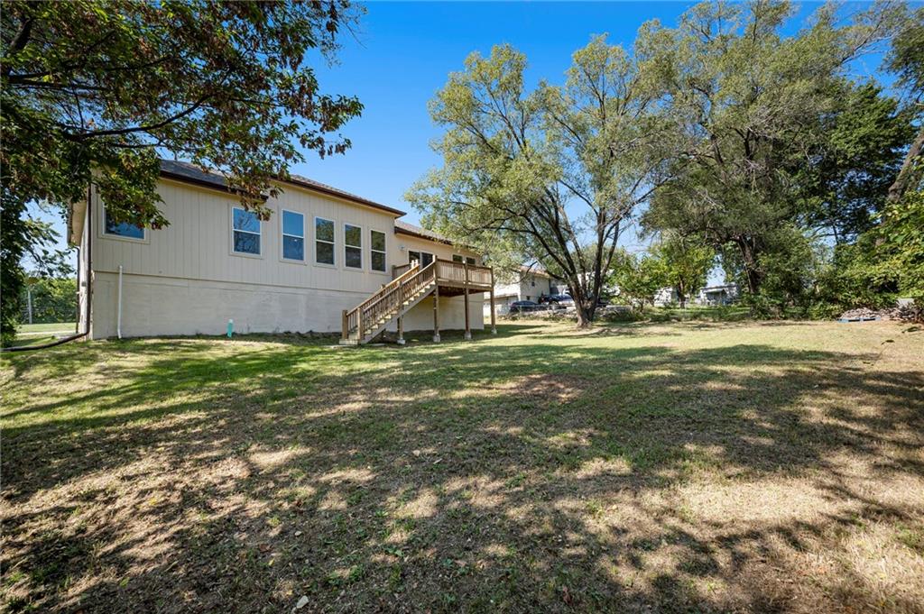 3711 N Wayne Avenue Property Photo 28