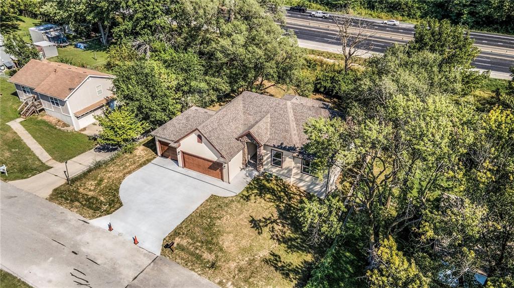 3711 N Wayne Avenue Property Photo 31
