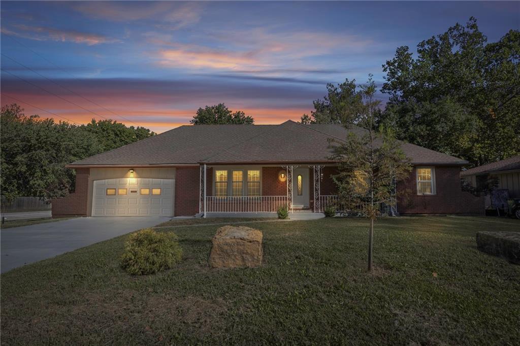 800 Ne Mulberry Street Property Photo 1