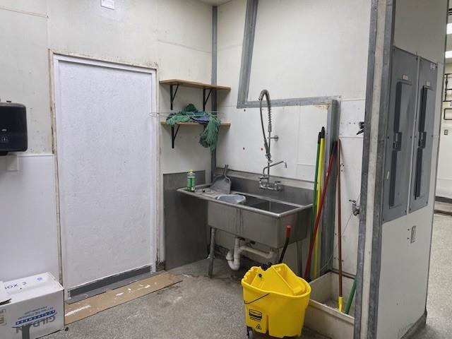 2715 N Belt Highway Property Photo 7