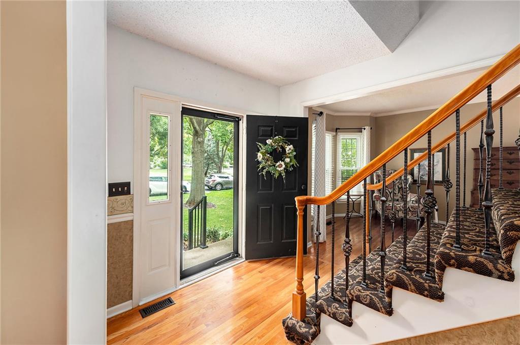 15710 W 84th Terrace Property Photo 4