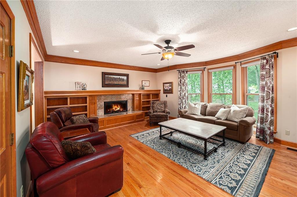 15710 W 84th Terrace Property Photo 8