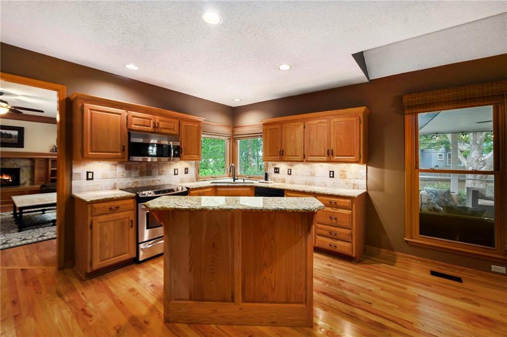 15710 W 84th Terrace Property Photo 11