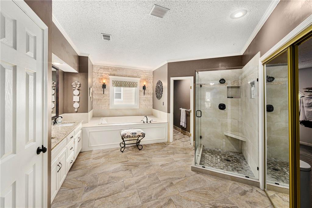 15710 W 84th Terrace Property Photo 21