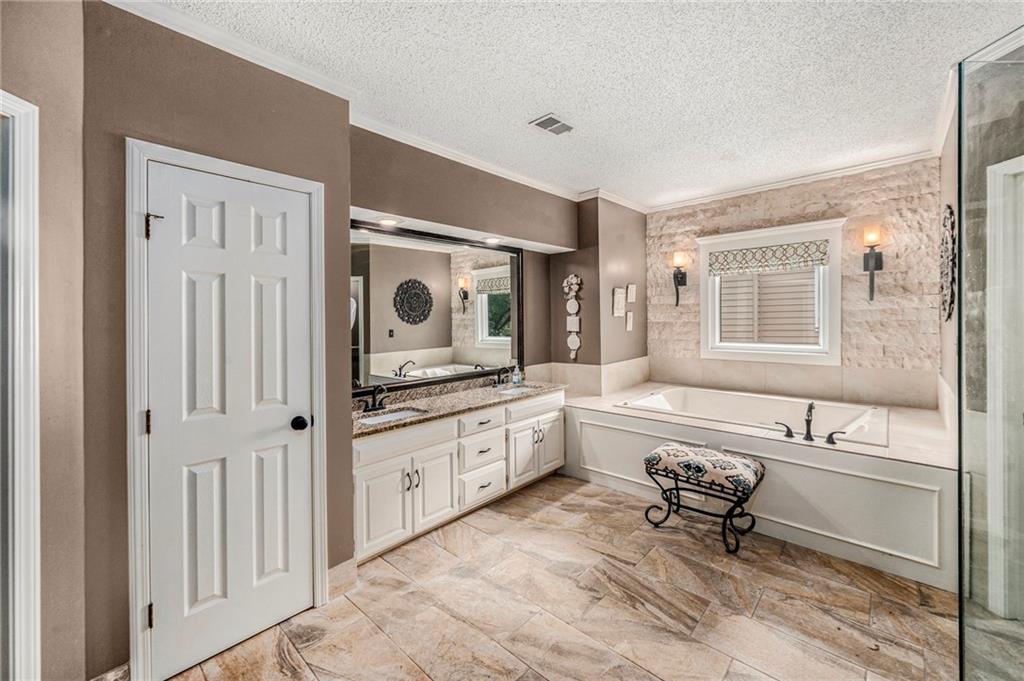 15710 W 84th Terrace Property Photo 22