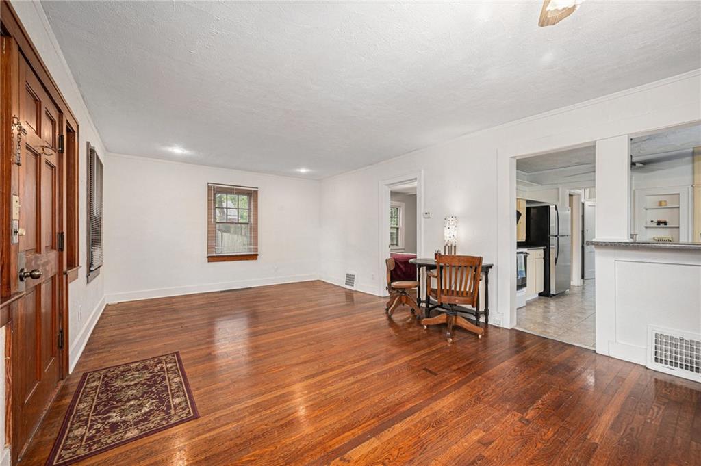 9026 Haskins Street Property Photo 5