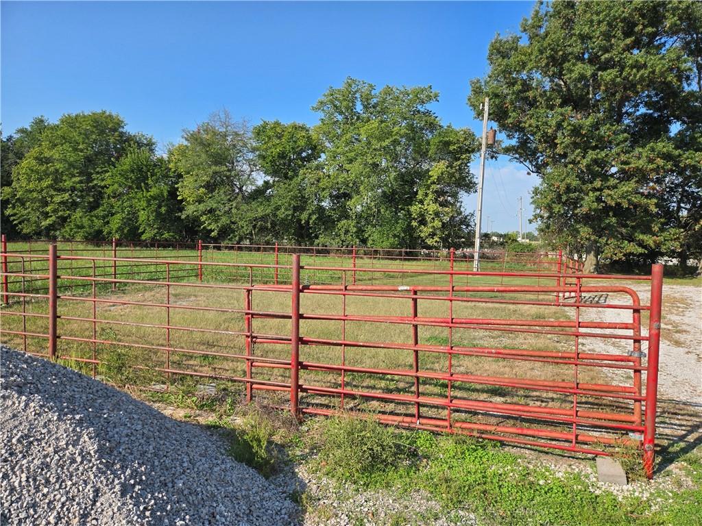 795 Ne St. Rt. 18 Highway Property Photo 6