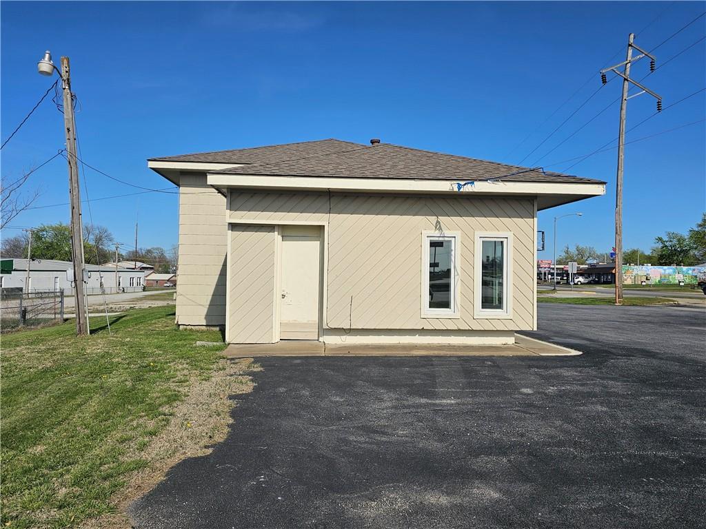 119 W 54 Highway Property Photo 7