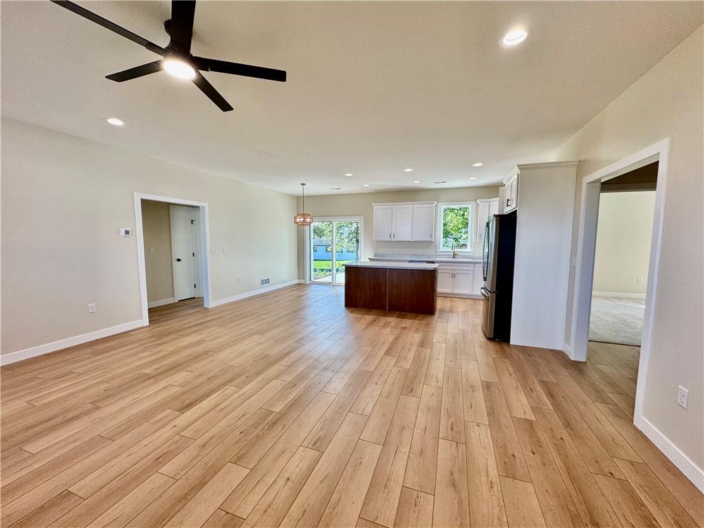 1320 W 19th Street Property Photo 2