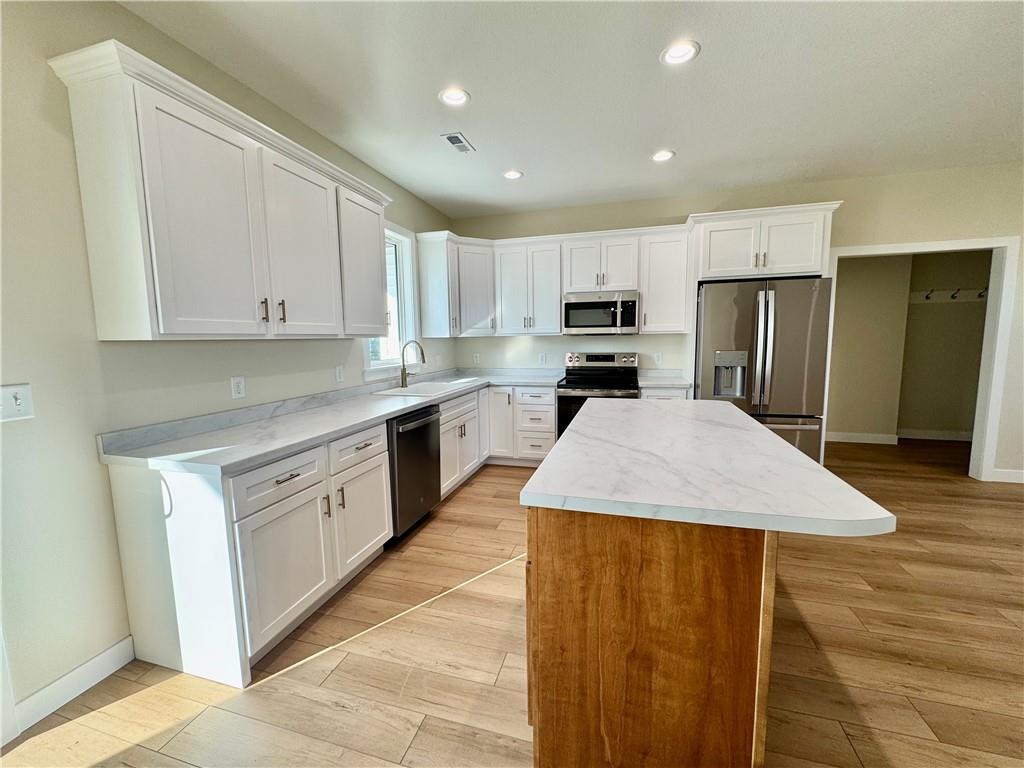 1320 W 19th Street Property Photo 4