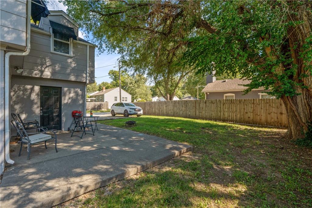 2022 S Hedges Avenue Property Photo 2