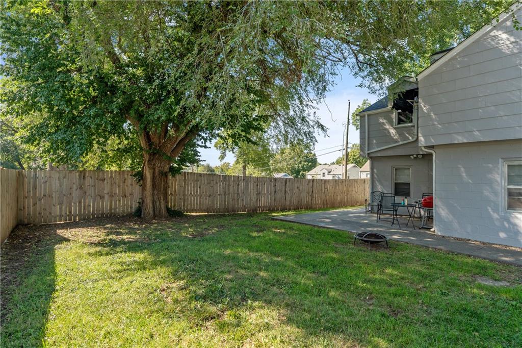 2022 S Hedges Avenue Property Photo 3