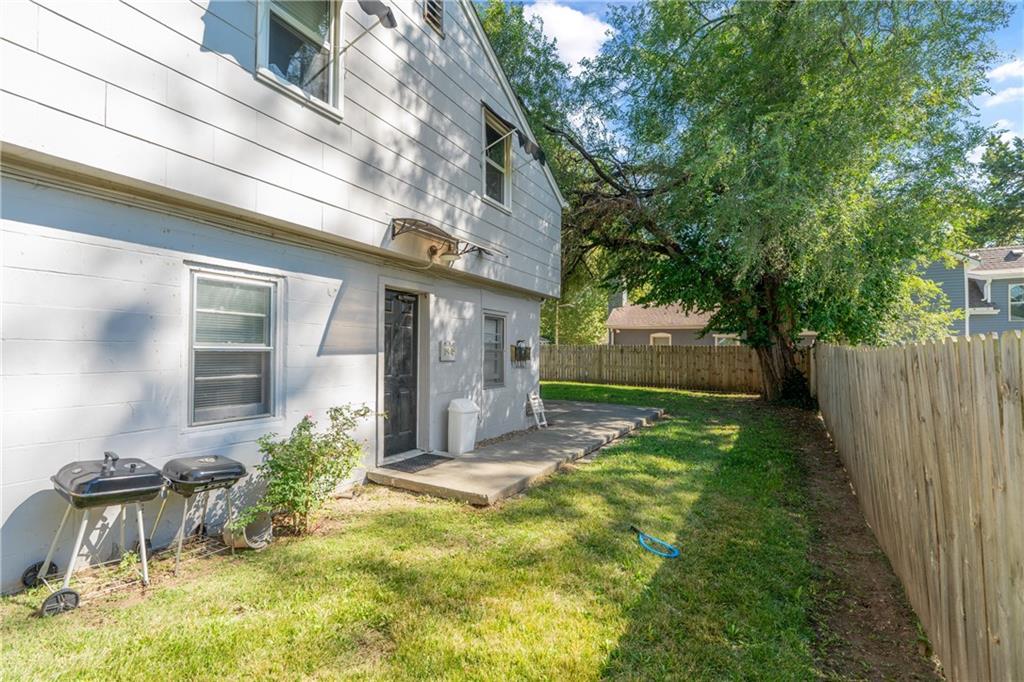 2022 S Hedges Avenue Property Photo 17