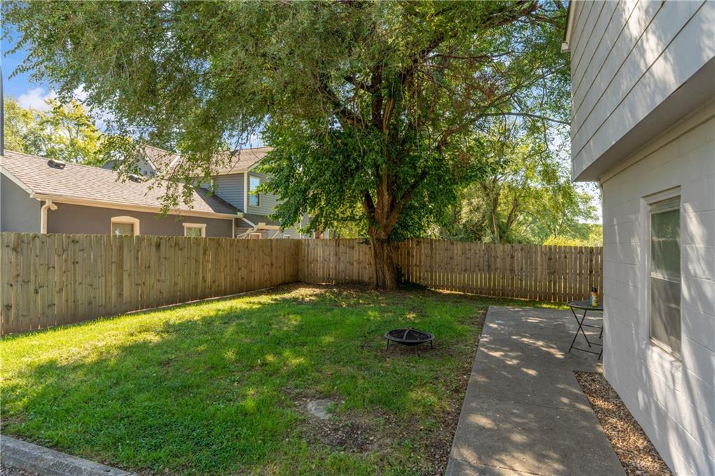 2022 S Hedges Avenue Property Photo 21