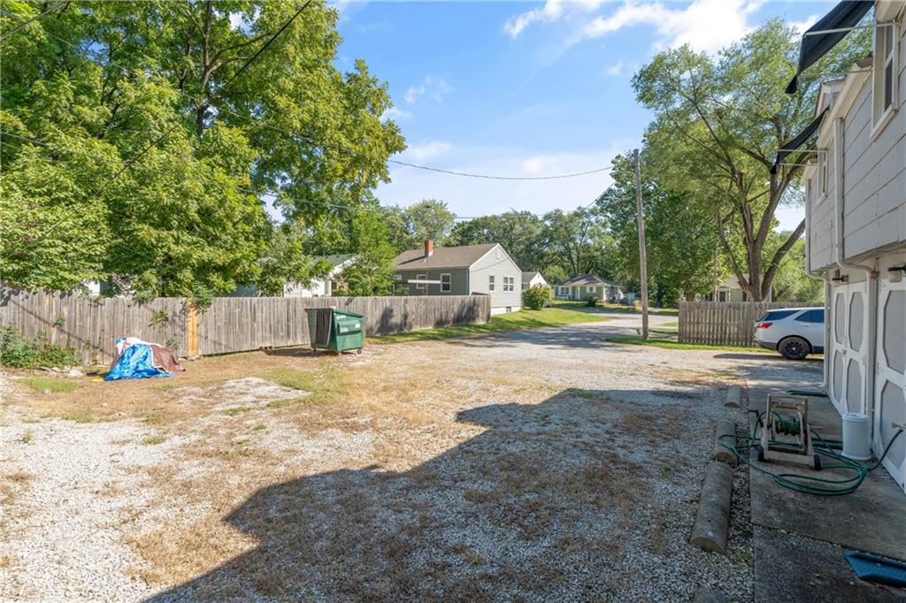 2022 S Hedges Avenue Property Photo 22
