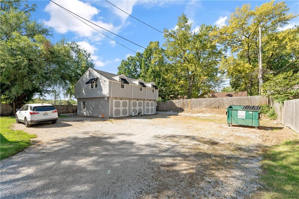 2022 S Hedges Avenue Property Photo 25