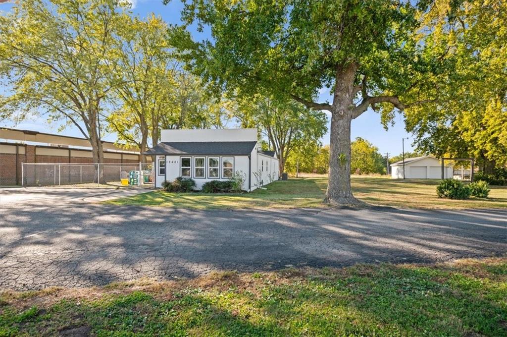 19401 E Us 24 Highway Property Photo 3