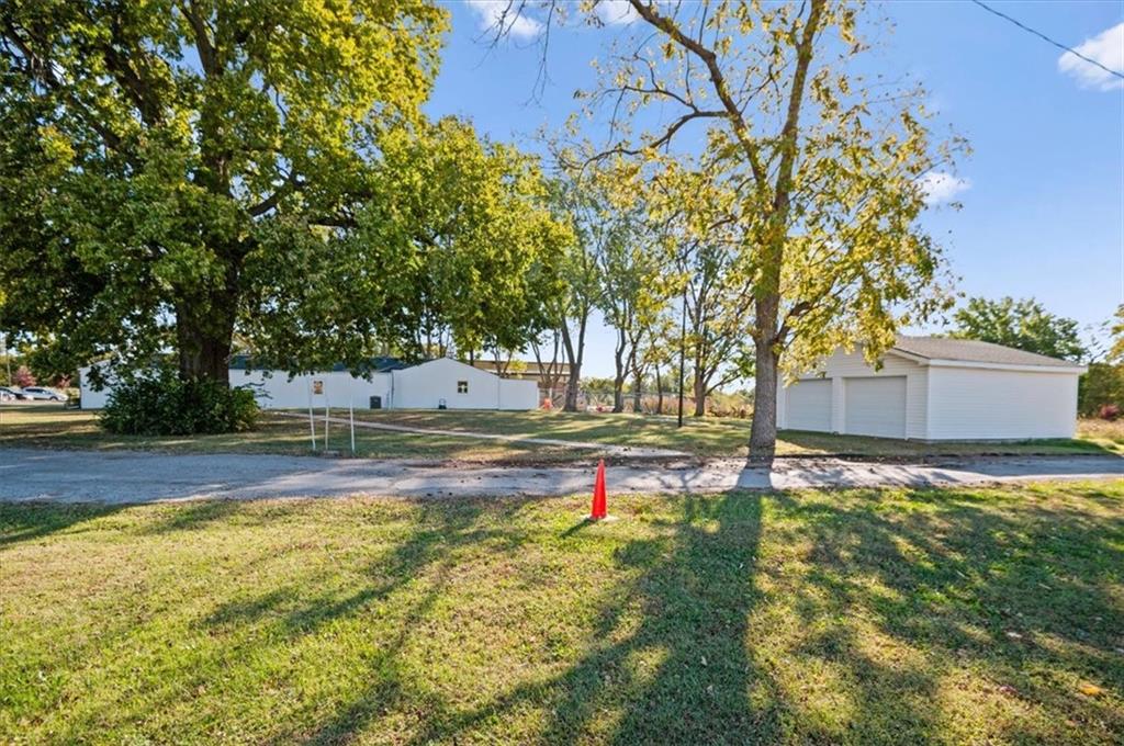 19401 E Us 24 Highway Property Photo 6