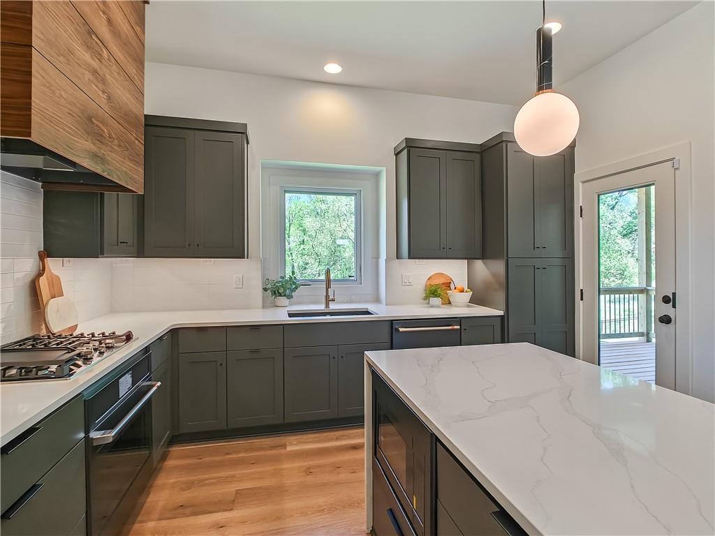 2452 W 179th Street Property Photo 17