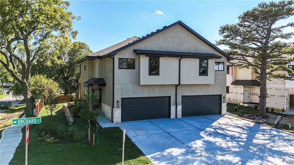 205-207 Nw Orchard Court Property Photo 1