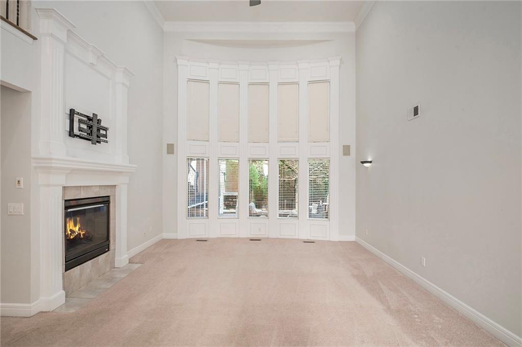 5812 N Ames Avenue Property Photo 7