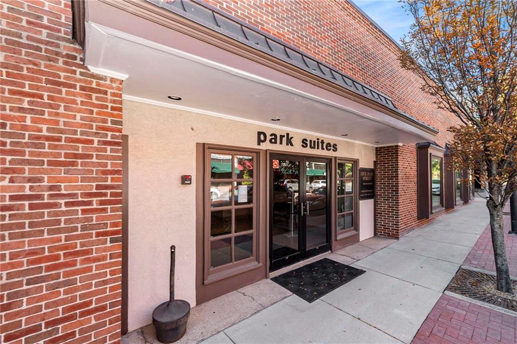 115 E Park Street Property Photo 3