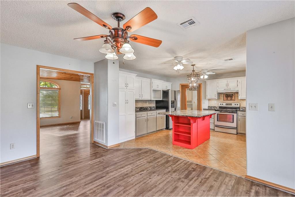 3606 W 1st Street Property Photo 14