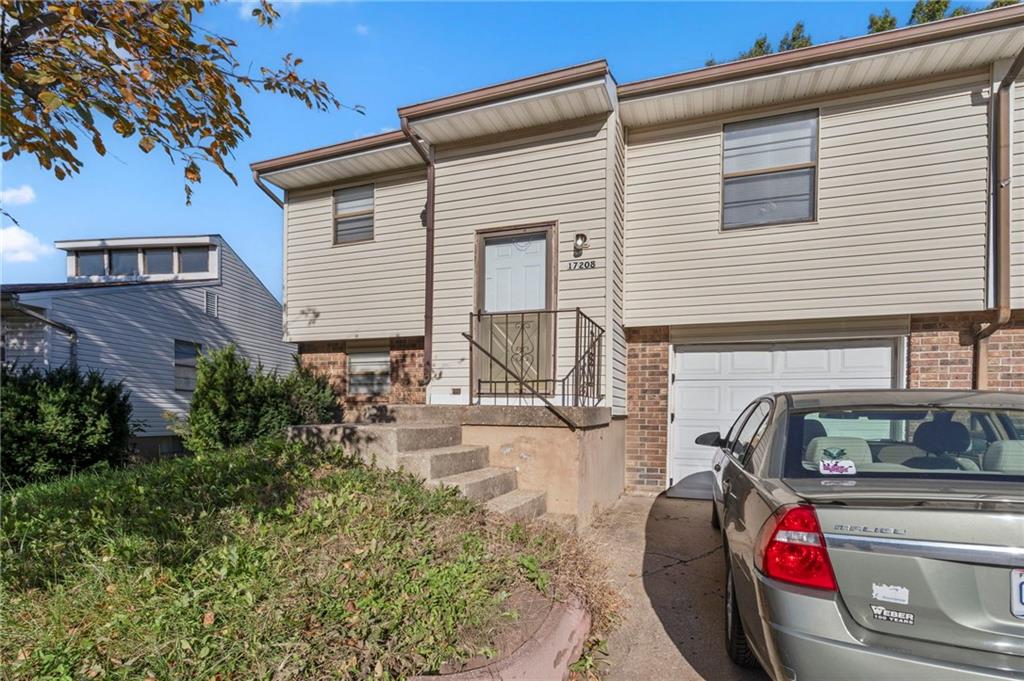 17208/17210 E 48th Terrace Court Property Photo 2