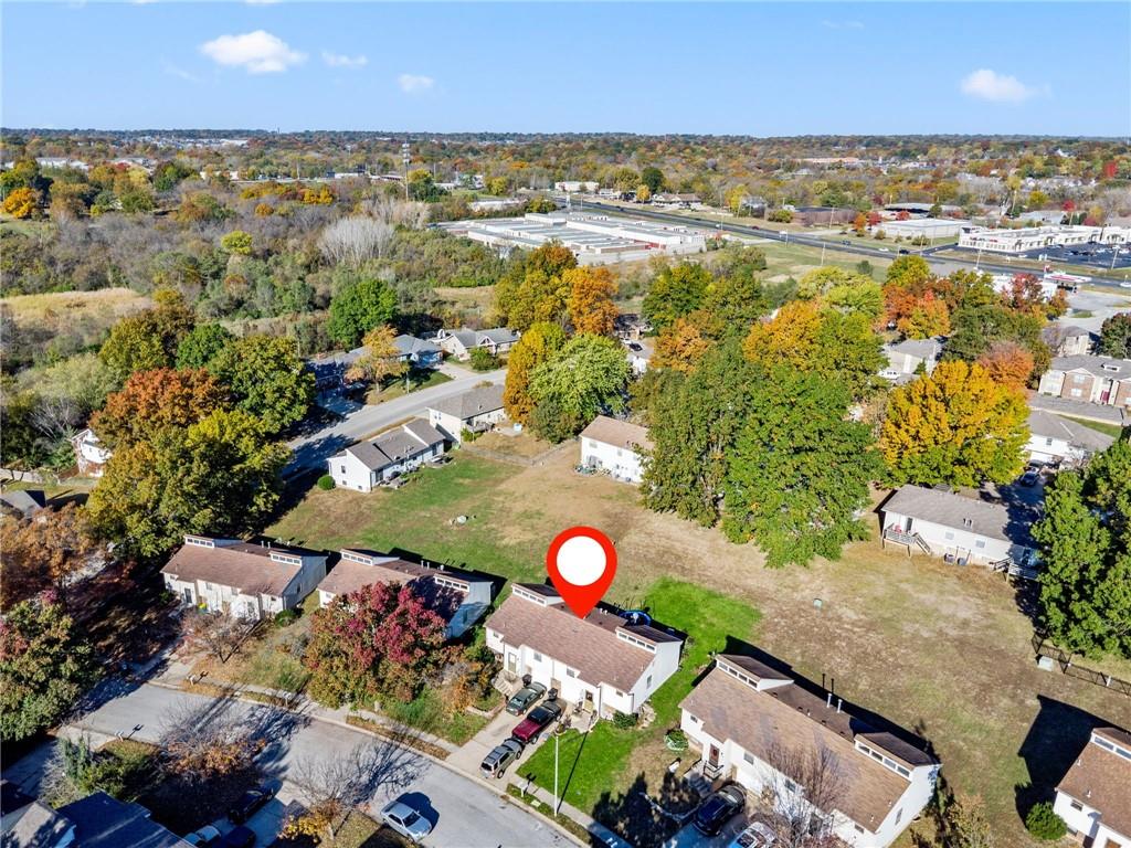 17208/17210 E 48th Terrace Court Property Photo 4