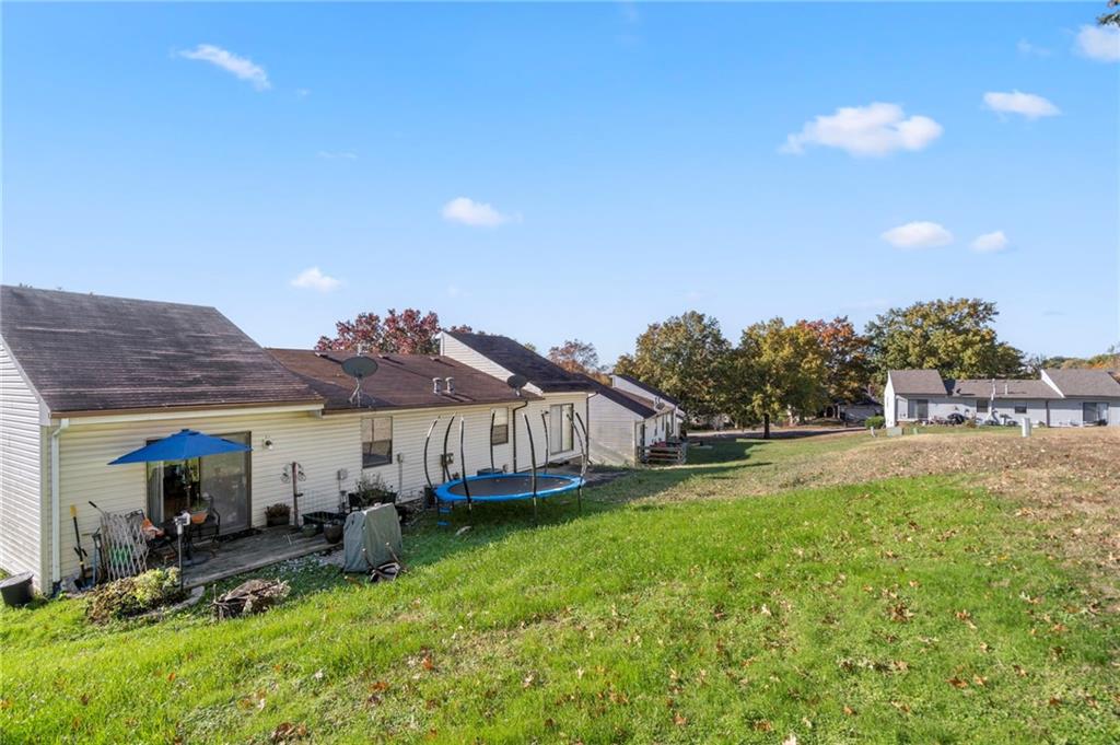 17208/17210 E 48th Terrace Court Property Photo 5