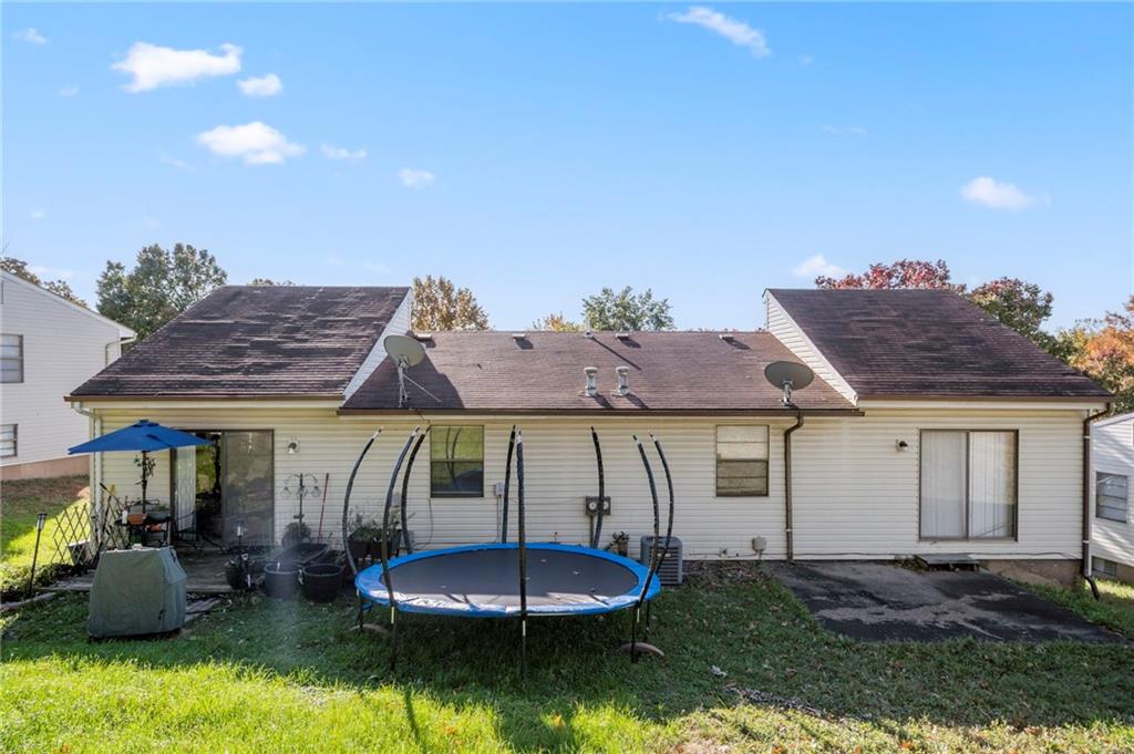 17208/17210 E 48th Terrace Court Property Photo 6