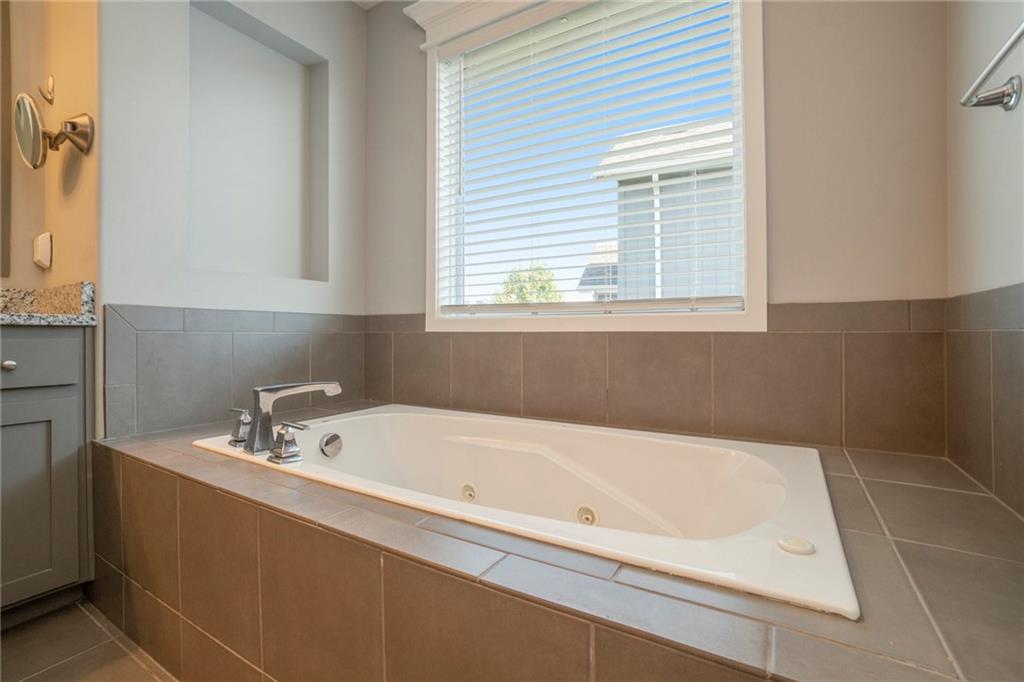 20457 W 107th Terrace Property Photo 21