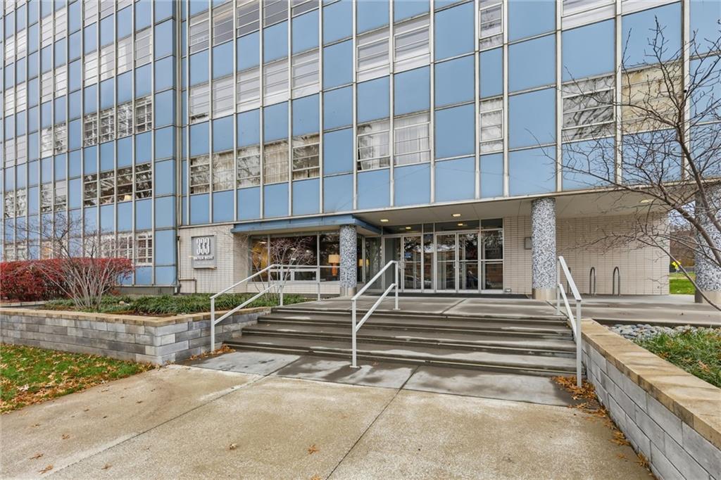 333 W Meyer Boulevard Property Photo 4