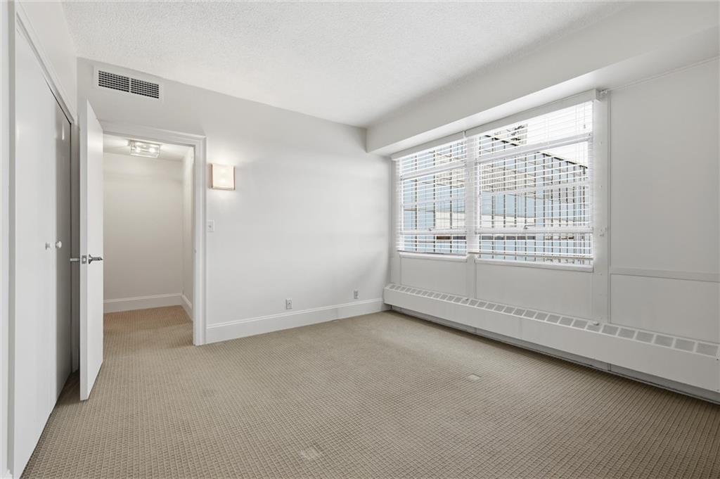 333 W Meyer Boulevard Property Photo 13
