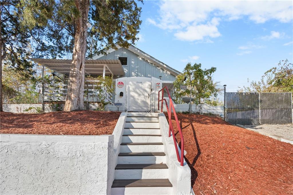 5226 E 28th Terrace Property Photo 1