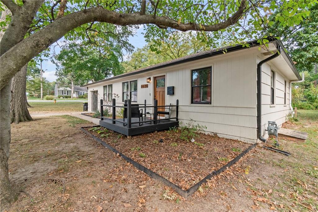 6620 W 56th Street Property Photo 3