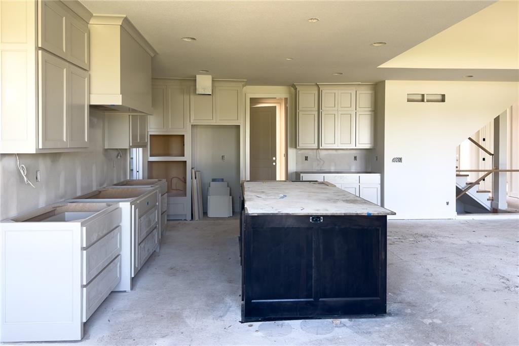 21938 W 99th Terrace Property Photo 12