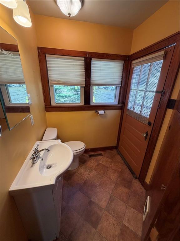 3027 Washington Avenue Property Photo 8