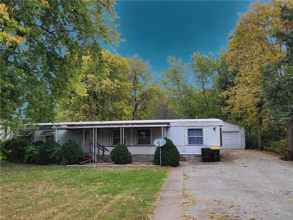 305 W Benton Street Property Photo 1