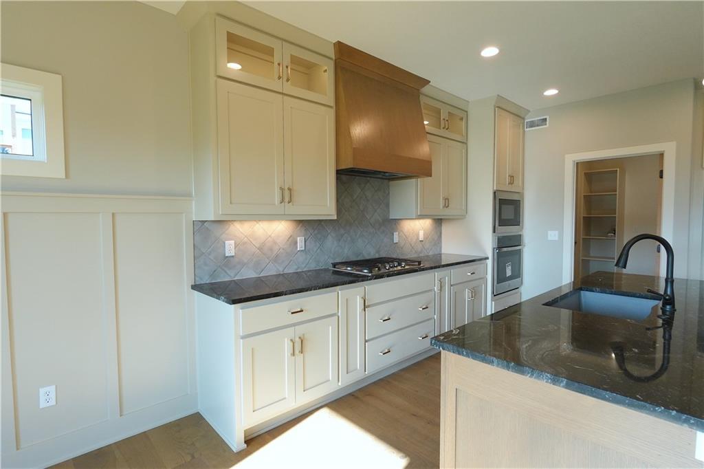 12770 Nw Larkspur Lane Property Photo 6