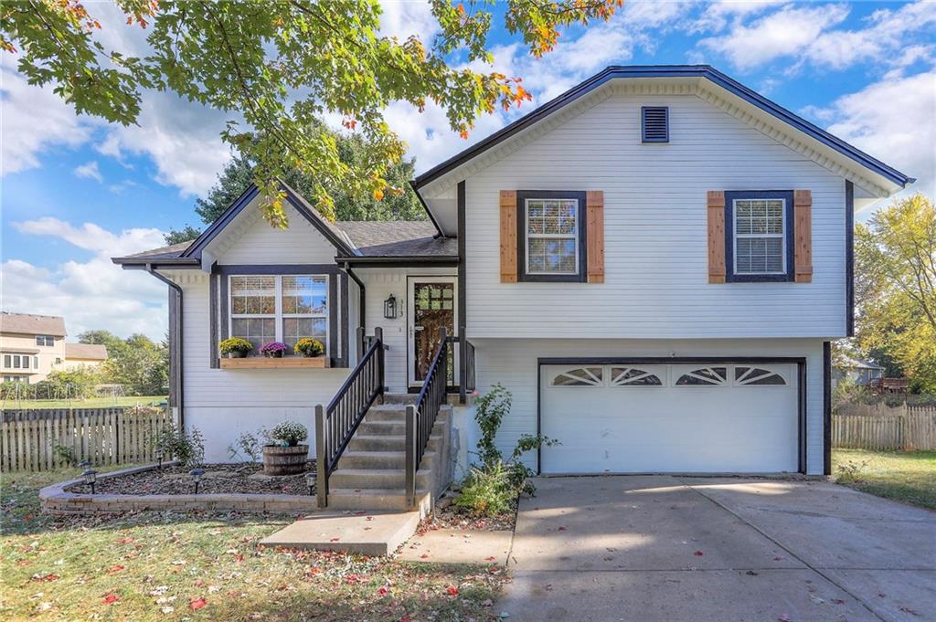 313 Se Onyx Court Property Photo 1