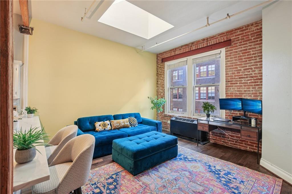 308 W 8th Street Property Photo 4