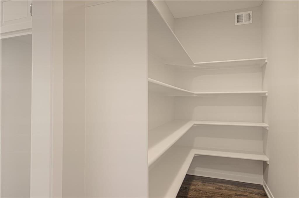 2121 Greenfield Point Property Photo 15