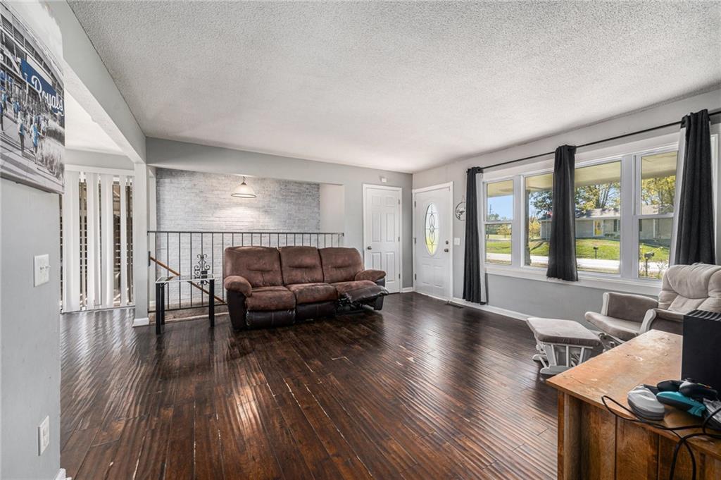 418 W Moss Street Property Photo 3