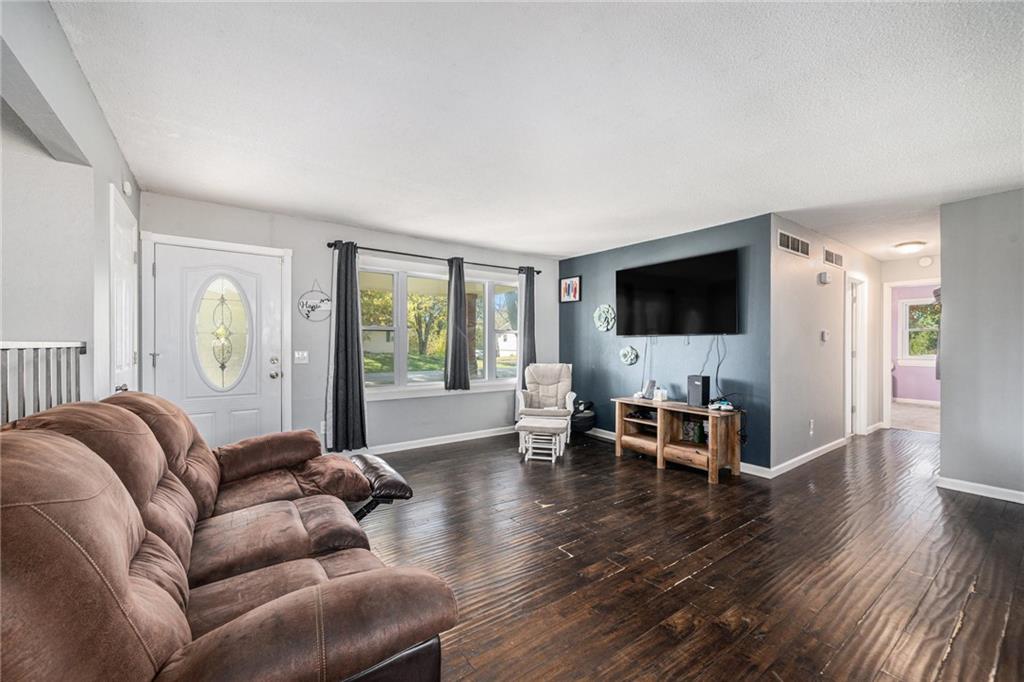 418 W Moss Street Property Photo 4