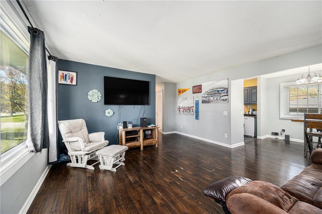 418 W Moss Street Property Photo 5